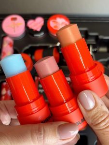 رژگونه استیکی هارلی کوئین شیگلم - تصویر