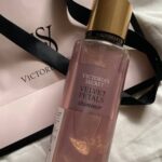 بادی میست شیمردار ویکتوریا سکرت ولوت پتالز | Victoria's Secret Velvet Petals Shimmer Body Mist