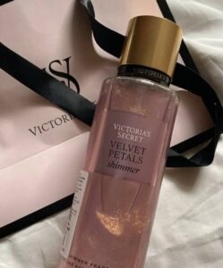 بادی میست شیمردار ویکتوریا سکرت ولوت پتالز | Victoria's Secret Velvet Petals Shimmer Body Mist