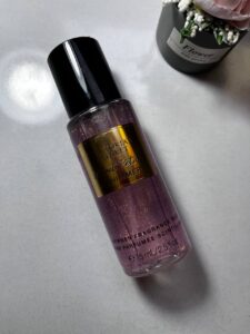 بادی میست شیمردار ویکتوریا سکرت ولوت پتالز | Victoria's Secret Velvet Petals Shimmer Body Mist - Image 4